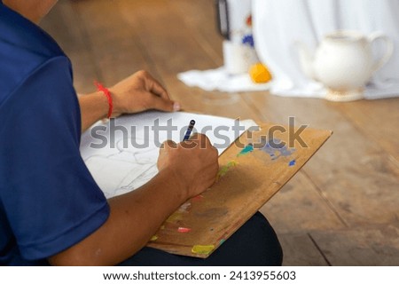 Students draw pictures of objects with various shapes. Placed as a model on the table for students to practice drawing light and shadow. soft and selective focus.                         