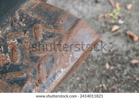 Old iron plates whose paint is dull and starting to rust, there are parts that are scratched and damaged.