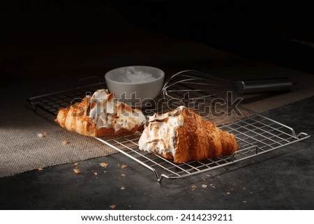 CROISSANT LEMON MERINGUE, croissant, lemon, meringue, dessert, pastry, bakery