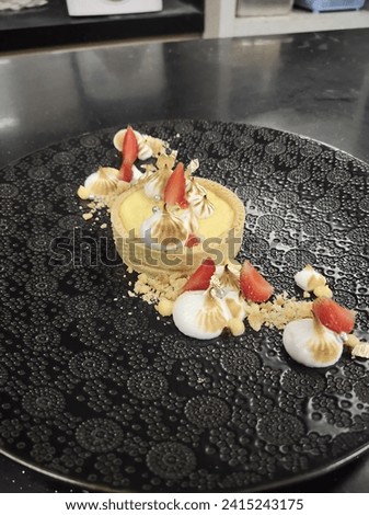 Lemon Meringue Tartlet with Strawberries and crumble