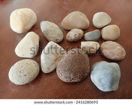 many kind of stones in the table