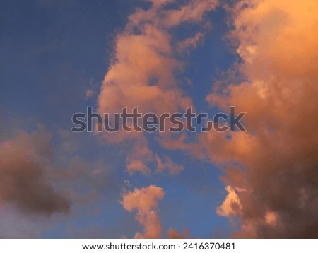 orange clouds that appear in the afternoon 