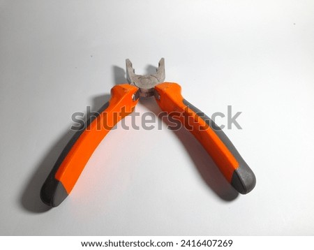 clamp wrenches or pliers with orange and gray rubber handles that are quite strong





Masukan

Orang lain juga menelusuri

