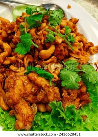 Food picture of pork stir-fried with garlic and sprinkled with nuts