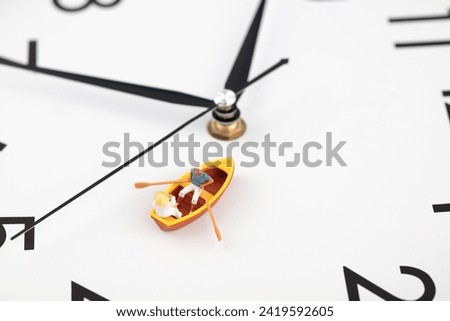 Miniature creative time lapse rowing on the dial