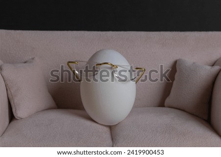 egg sitting on a sofa with lens, psychologist and therapist egg