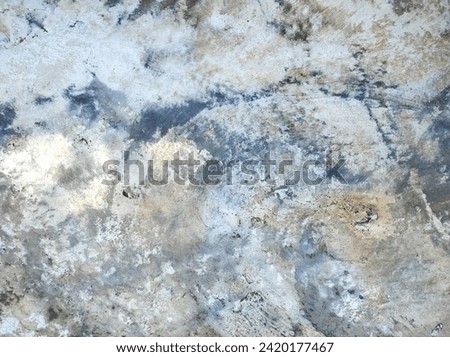 Pictures of white, gray, black cement floors, colors that have traces from the scorching sun, humidity, and rain. Experience creates beautiful traces.