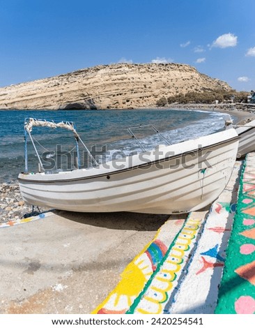 A picture of a white boat on Matala Beach.