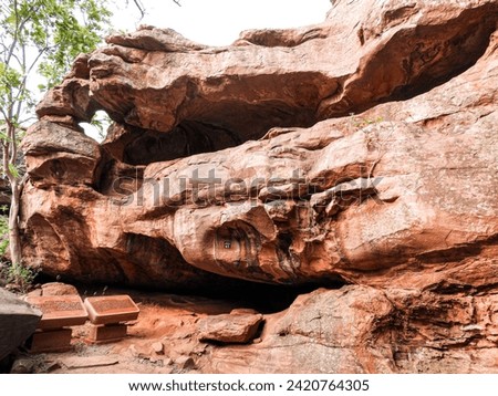the prehistoric rock shelters and paintings at Bhimbetka 