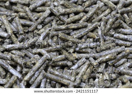 Granulated animal feed in the video of elongated sticks