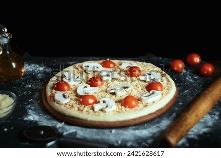 Pizza with cheese, mushrooms and tomatoes.