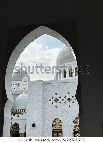 Masjid Raya Syeik Zayed Solo Royalty-Free Stock Photo #2422761939