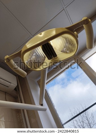 Medical lighting lamp in the dentist's office