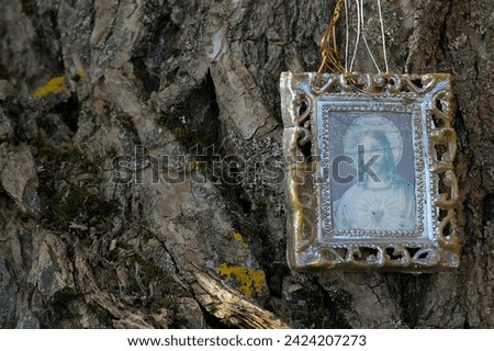 a picture of Jesus Christ hanging on a tree
