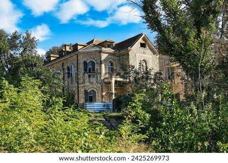 Tatόi is located 15 kilometers north of the center of Athens, at the foothills of Mount Parnitha. The area includes the estate of the former Greek royal family, within which stands their summer palace