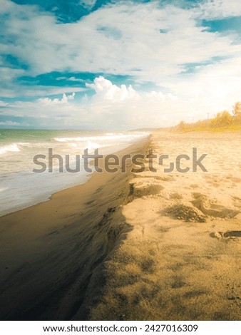 Sand and sea, Tropical beach, Summer weather, Water lapping on the sand, sunny day, golden day, Relaxing day, Dramatic Clouds, Blue Sky, photo at Praia da Pipa - Rio Grande do Norte, Brazil