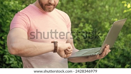 cropped view of man has business online on laptop. photo of man has business online.