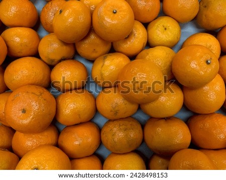 A group of mandarin orange fruit for sale at the supermarket.