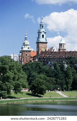 The wawel cathedral and castle, krakow (cracow), unesco world heritage site, poland, europe