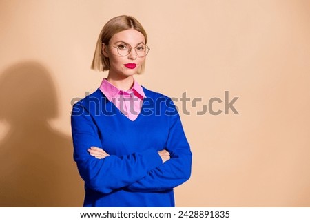 Photo property agent selling apartments and flats for rich people young woman in blue jumper folded hands isolated on beige color background