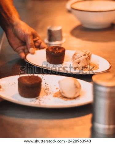 Preparation of a chocolate coulant with vanilla ice cream
