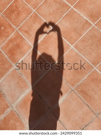 Illuminate your love with our captivating shadow picture of a little heart.




