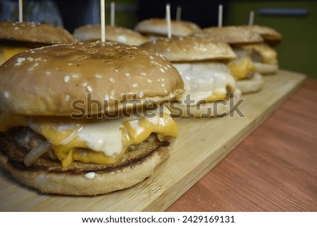 Burger Cheeseburger Fast Food . Delicious  Hamburger 