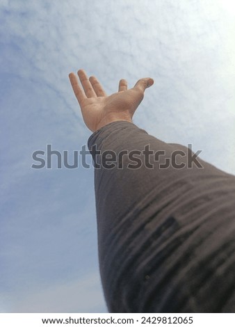 This is a moment when I raised my hand towards the sky and took a photo, look what a beautiful photo came out,