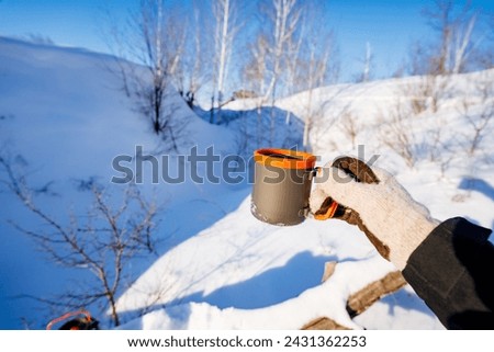 Metal Travel Mug, Silicone Headband for Hot Drinks, Glass in Hand, Winter Glove, Hike in the Forest. High quality photo