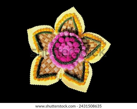 The black background in the picture is a fresh flower decoration, there are light and dark pink amaranths with a bamboo frame, the flowers also have orange corn seeds.