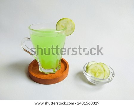A glass of fresh cucumber juice