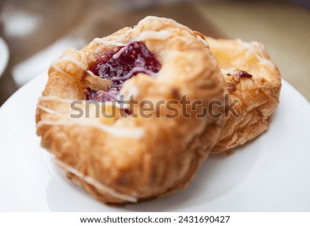 pastry isolated close up picture in beckery mirror and presentation