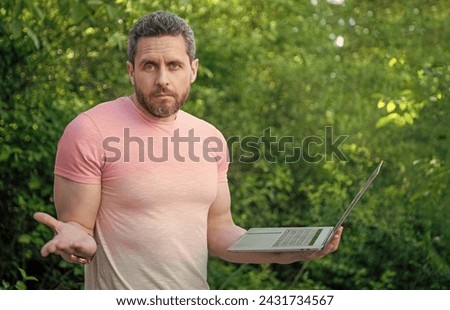puzzled freelancer man work online. photo of freelancer man freelancing. freelancer man