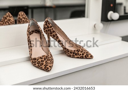 Women's elegant classic high-heeled shoes in leopard print