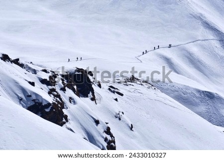 A group of trekkers i
in icy wonderland