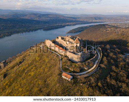 Aerial view of the Visegrad Castle in Hungary on a sunny winter day with the Danube and surroundings.

Visegrádi Fellegvár egy napsütéses téli napon.
