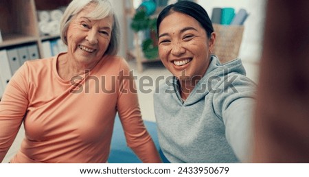 Chiropractor, selfie or old woman in physical therapy after mobility rehabilitation and social media. Elderly patient, physiotherapy or senior person with pictures or photo with memory and fitness