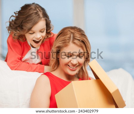 picture of mother and daughter with gift box