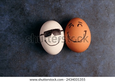 Photograph of a white egg together with a brown egg.