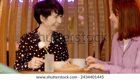 Mentorship or Consultation: Experienced Woman Meeting with Younger Woman for Guidance and Experience Exchange. Professional development in casual environment. Career development and knowledge sharing.