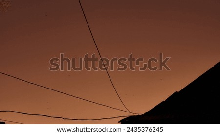 kabel listrik, rumah, awan, desa Royalty-Free Stock Photo #2435376245