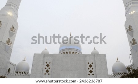 The evening view of the stunning architecture of Syech Zayed Mosque, symbolizing an iconic example of Islamic architectural excellence Royalty-Free Stock Photo #2436236787