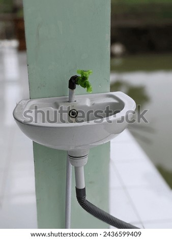 hand washing basins in public places