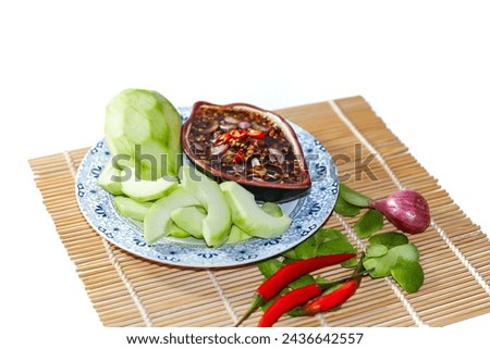 Mango slices put on bamboo mat.Onions and chili sauce put on white background with isolated picture.