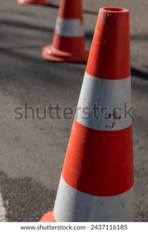 traffic cone, it is used to delimit areas of short-term works, temporary diversions, areas affected by accidents, temporary separation of traffic directions. works in progress