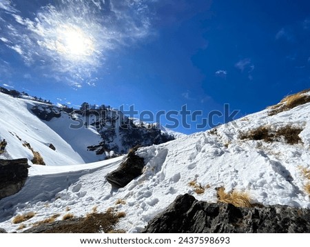 Snowy winter wonderland en route Kuari Pass summit, India