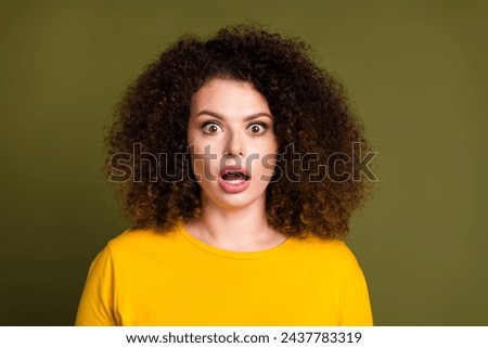 Portrait photo of young funny chevelure hairstyle open mouth impressed reaction speechless staring isolated on khaki color background