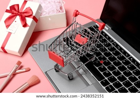 Cross-border e-commerce, e-commerce shopping concept with pictures