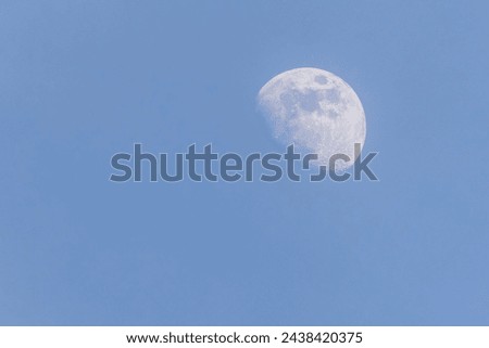 Picture of the Moon in daylight