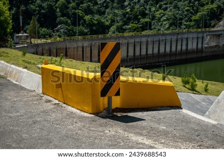 Dam signaling as a danger sign